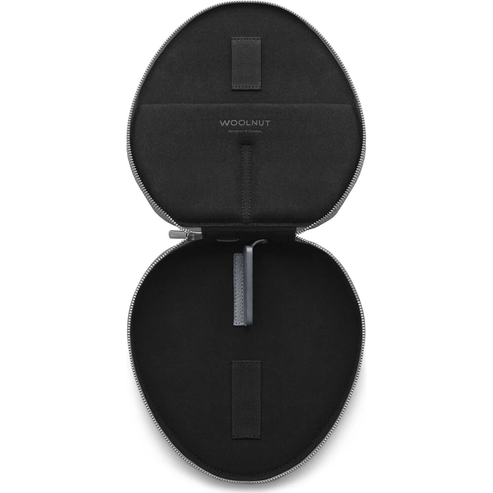 Woolnut-Leather-kozene-pouzdro-pro-AirPods-Max-sede