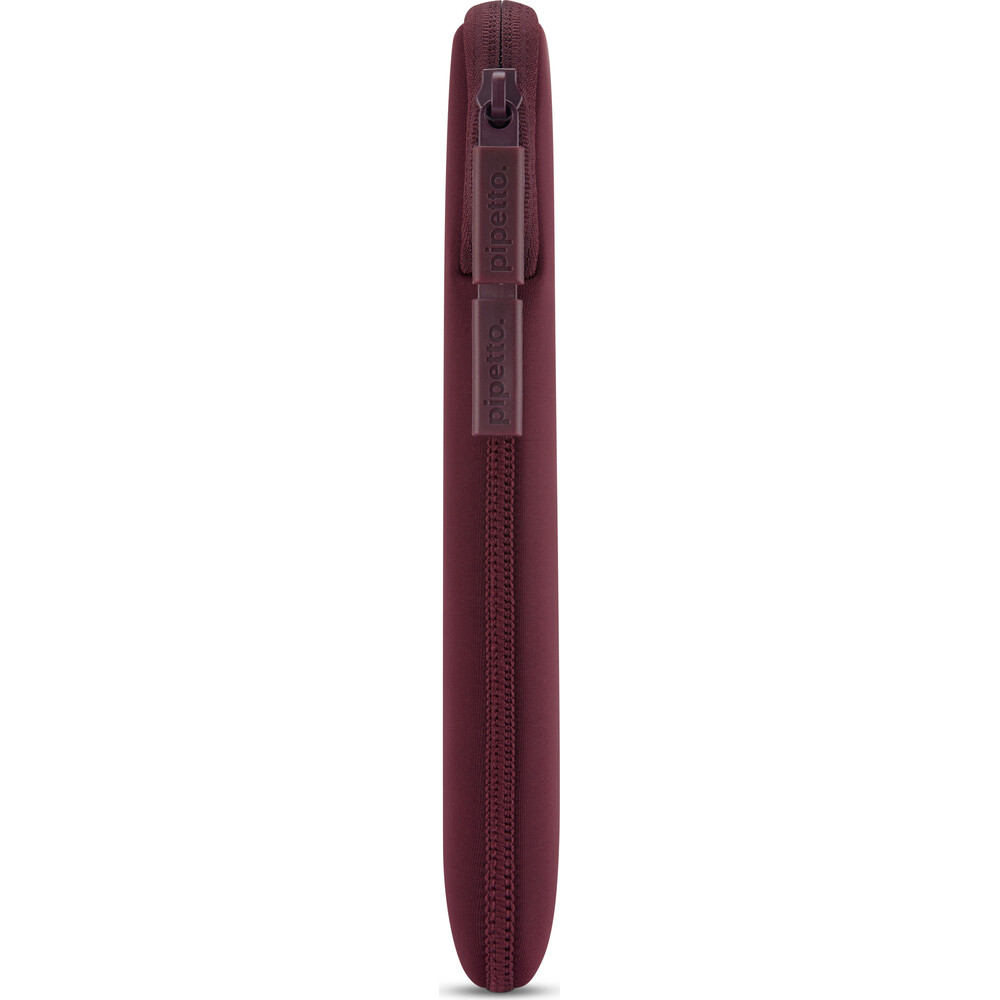 Pipetto-Classic-Fit-Sleeve-pouzdro-pro-MacBook-Neo-13-burgundy