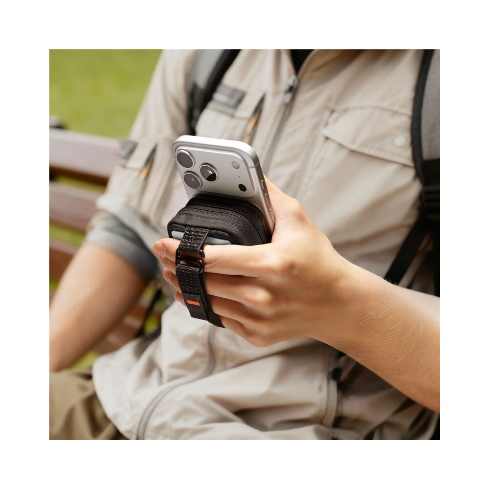 Spigen-Portable-Organizer-Pouch-TintapZip-MagSafe-organizer-cerny