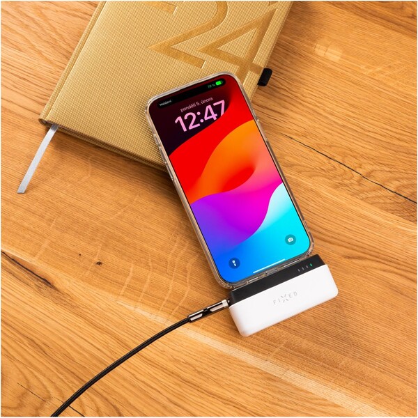 FIXED-Zen-5-Plug-in-powerbanka-PD-20W-5000-mAh-bila