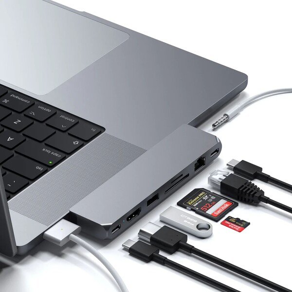 Satechi-Pro-Hub-Max-vesmirne-sedy