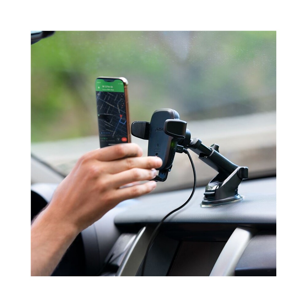 iOttie-AutoSense-Wireless-Dash-Mount-drzak-na-pablubni-desku-s-nabijenim