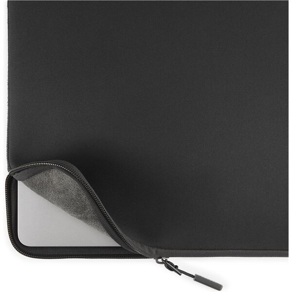 Pipetto-Classic-Fit-Sleeve-pouzdro-pro-Macbook-Air-15-cerne