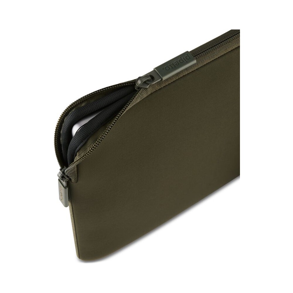 Pipetto-Classic-Fit-Sleeve-pouzdro-pro-MacBook-14-13-tmave-zelene