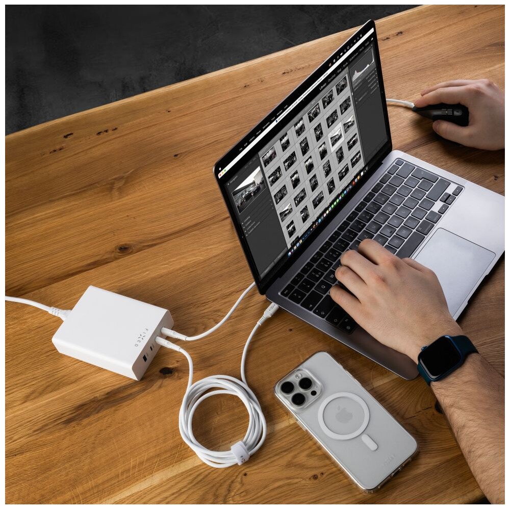 FIXED-Charging-Station-GaN-nabijeci-stanice-3x-USB-C-s-Power-Delivery-3-0-200W-bila