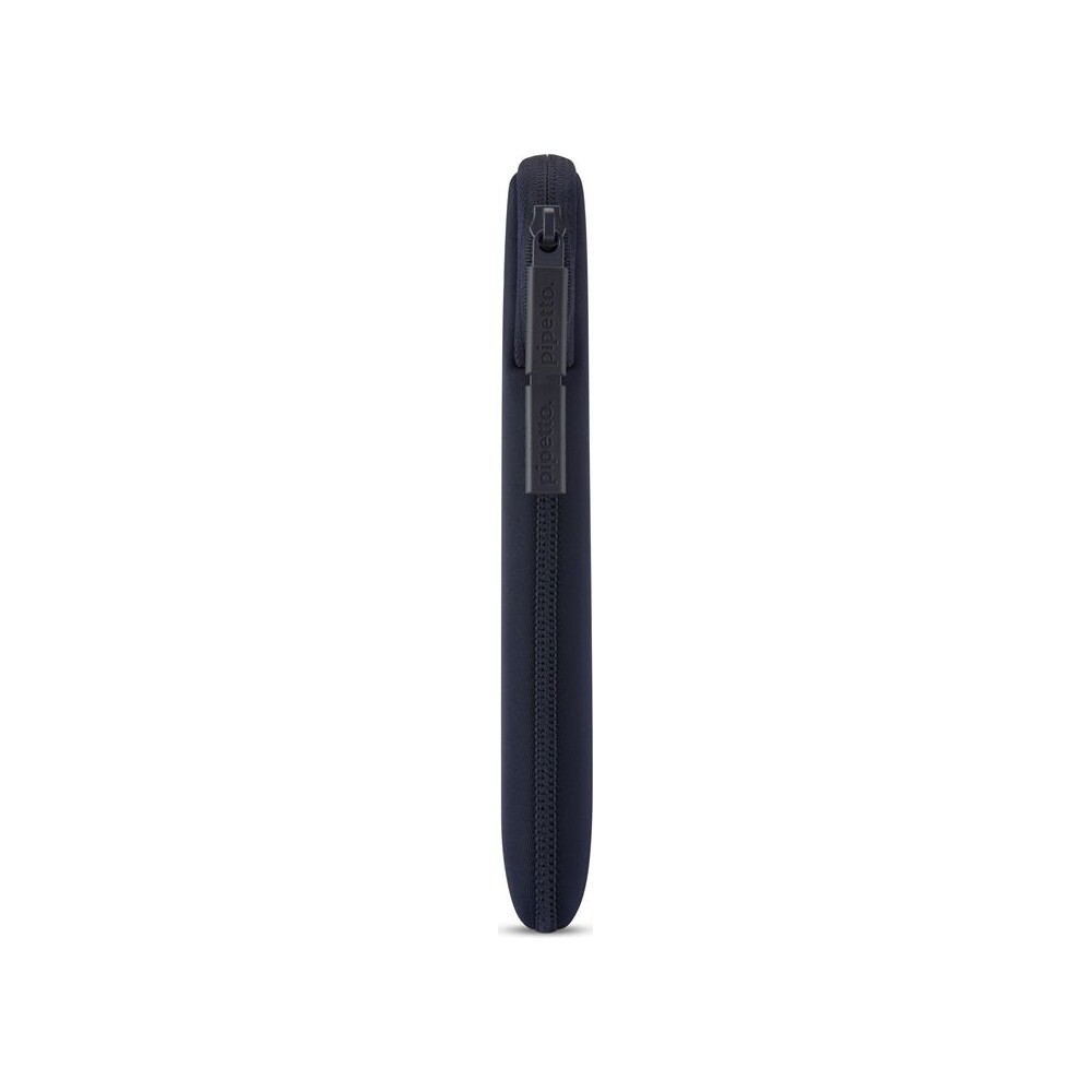 Pipetto-Classic-Fit-Sleeve-V2-pouzdro-pro-MacBook-14-13-tmave-modre