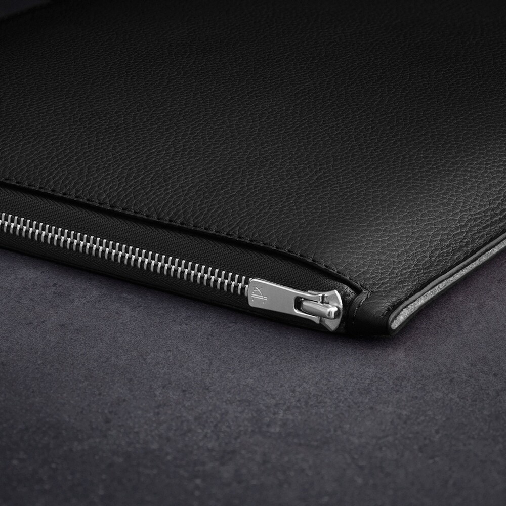Woolnut-Leather-Folio-kozene-pouzdro-MacBook-Pro-16-cerne