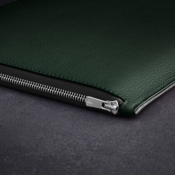 Woolnut-Leather-Folio-kozene-pouzdro-MacBook-Pro-16-tmave-zelene