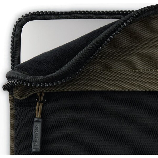 Pipetto-Expand-Sleeve-pouzdro-MacBook-Pro-14-MacBook-Air-13-6-tmave-zelene
