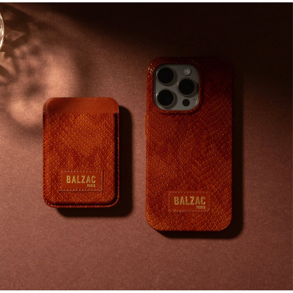 Native-Union-x-Balzac-Embossed-Cognac-MagSafe-kryt-iPhone-15