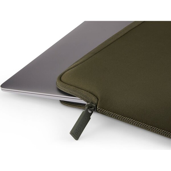 Pipetto-Classic-Fit-Sleeve-pouzdro-pro-MacBook-14-13-tmave-zelene