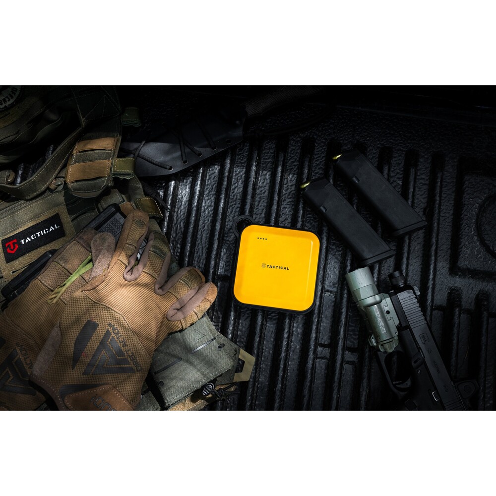 Tactical-Badass-powerbanka-se-svitilnou-10050-mAh-zluta