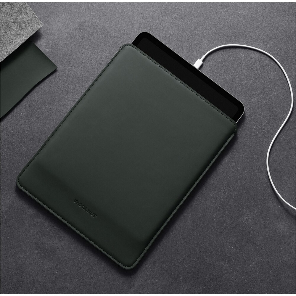 Woolnut-Matte-PU-Sleeve-pouzdro-iPad-Pro-12-9-iPad-Pro-13-iPad-Air-13-tmave-zelene