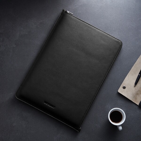 Woolnut-Leather-Folio-kozene-pouzdro-MacBook-Pro-16-cerne