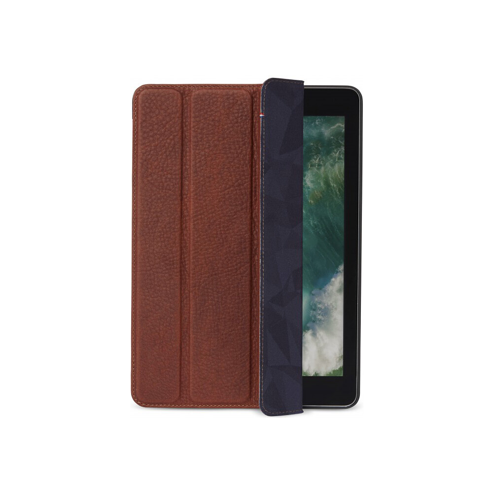 Decoded-Leather-Slim-pouzdro-Apple-iPad-9-7-2018-2017-hnede