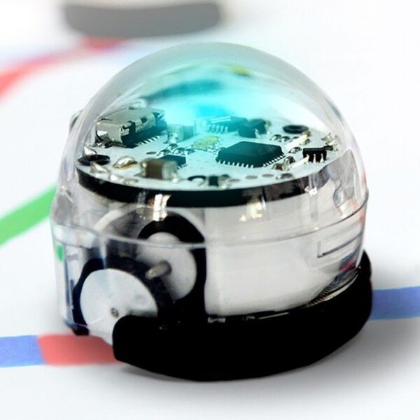 OZOBOT-2-0-BIT-inteligentni-minibot-bily