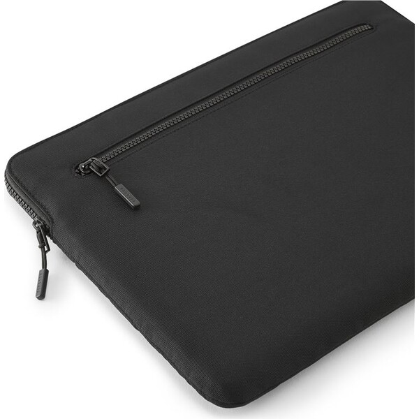 Pipetto-Classic-Organiser-Sleeve-pouzdro-pro-Macbook-15-16-cerny