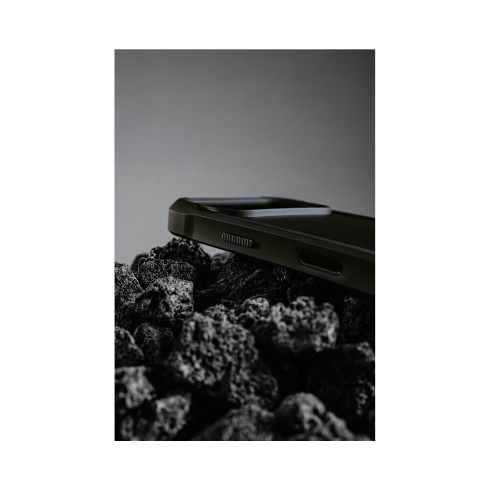 Nomad-Rugged-Leather-Case-Horween-MagSafe-kozeny-kryt-iPhone-17-Pro-Max-Black