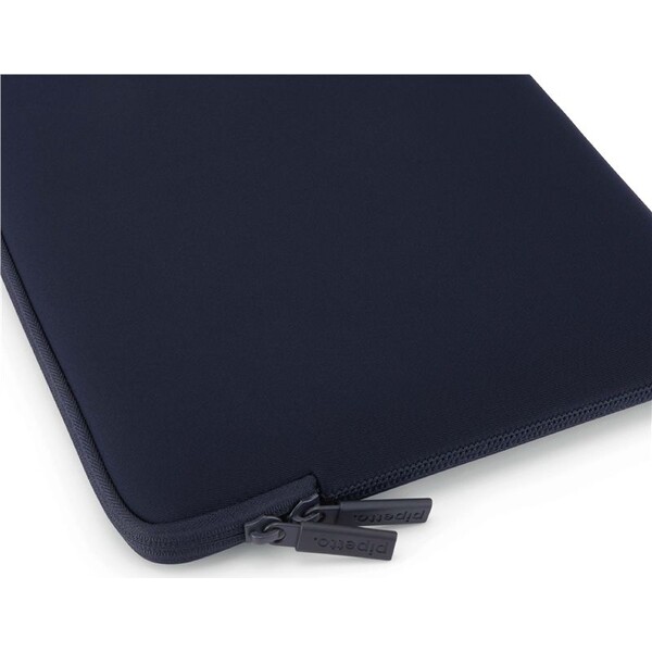 Pipetto-Classic-Fit-Sleeve-V2-pouzdro-pro-MacBook-14-13-tmave-modre