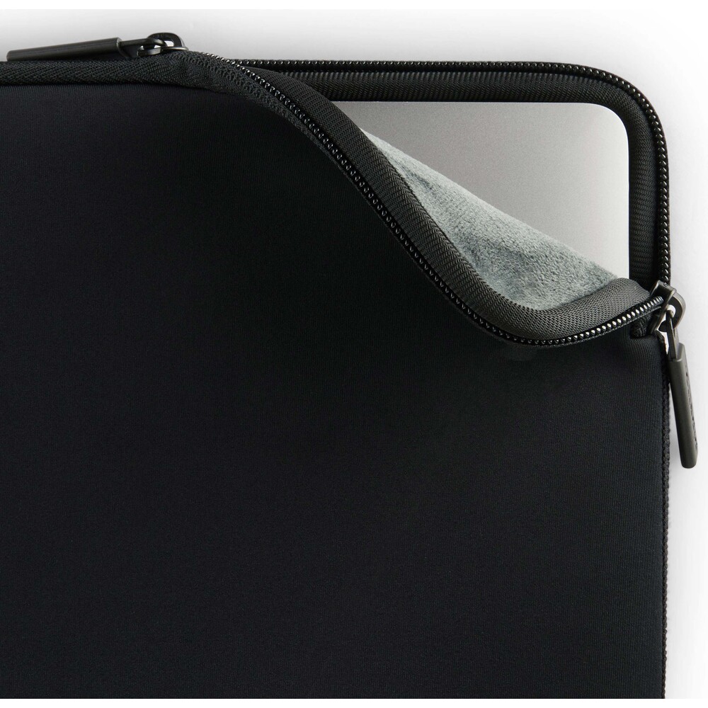 Pipetto-Classic-Fit-Sleeve-pouzdro-pro-MacBook-Neo-13-cerne