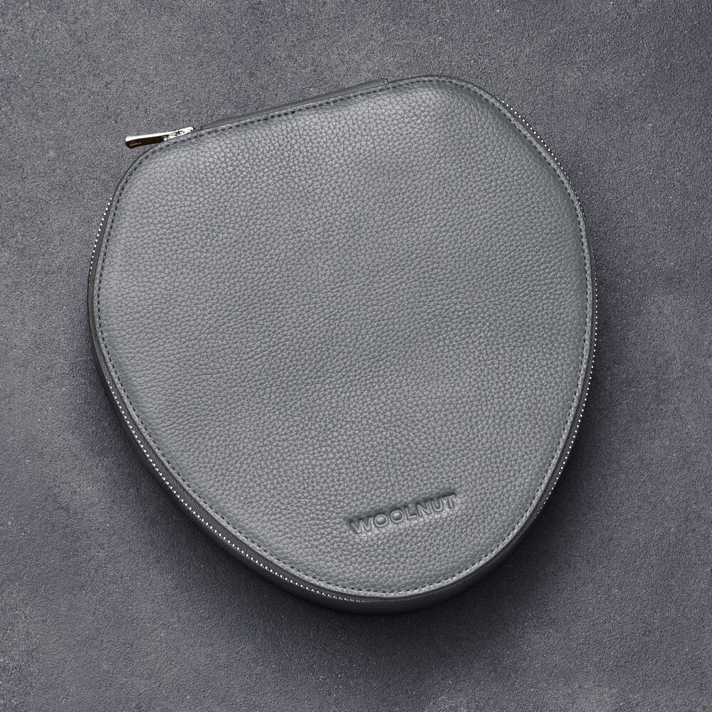 Woolnut-Leather-kozene-pouzdro-pro-AirPods-Max-sede