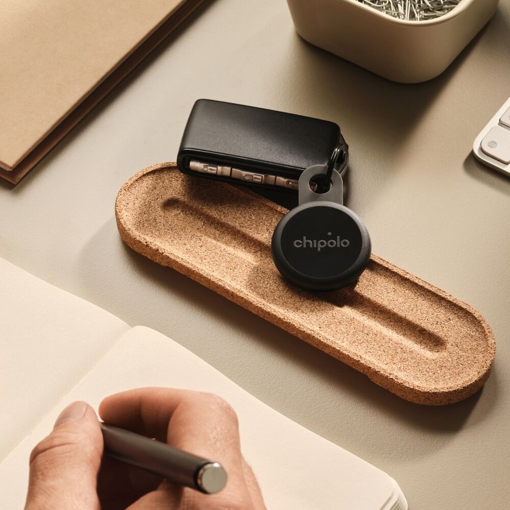 Chipolo-LOOP-Bluetooth-lokator-cerny