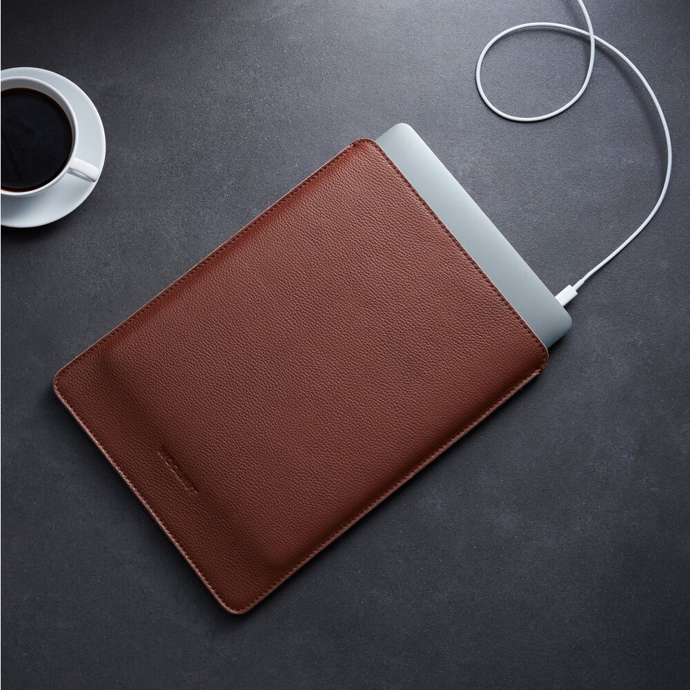 Woolnut-Leather-Sleeve-kozene-pouzdro-MacBook-Pro-13-MacBook-Air-13-hnede