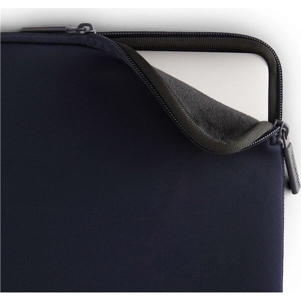 Pipetto-Classic-Fit-Sleeve-V2-pouzdro-pro-MacBook-14-13-tmave-modre