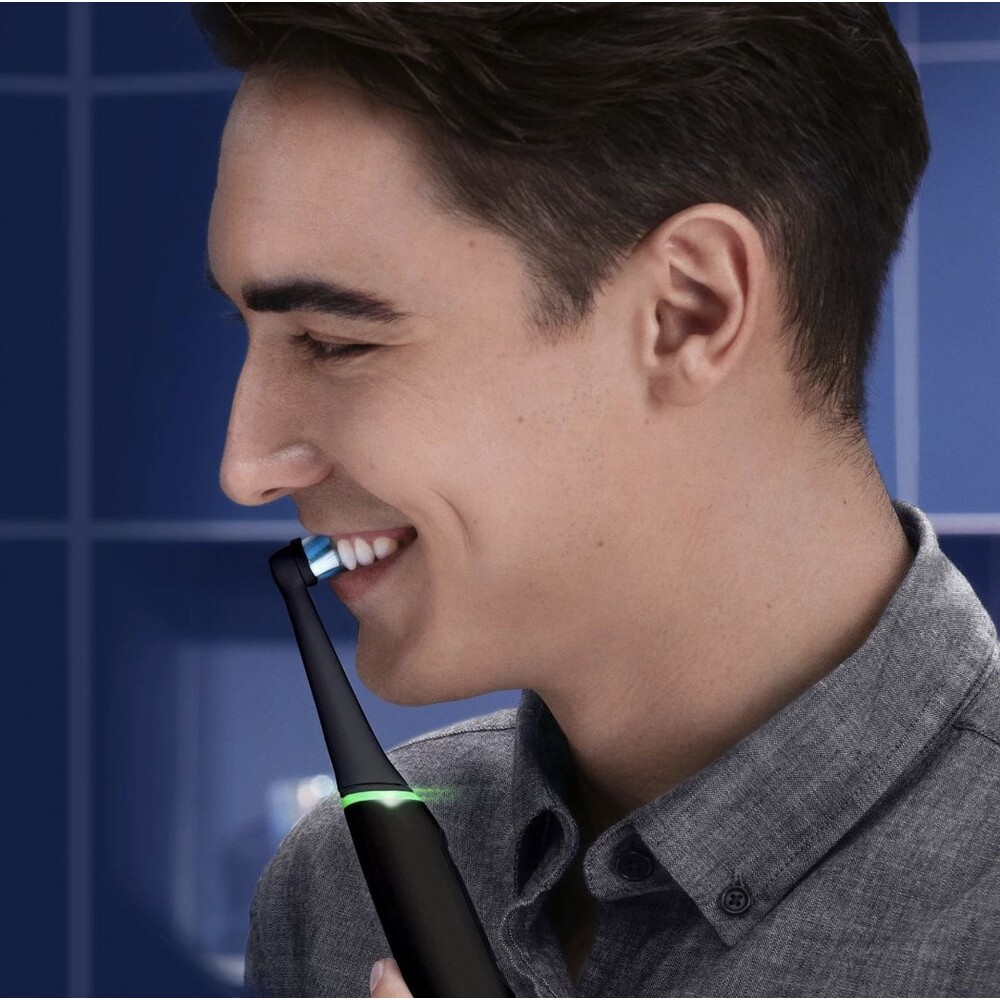 Oral-B-iO-Series-6-Black-Onyx-elektricky-zubni-kartacek