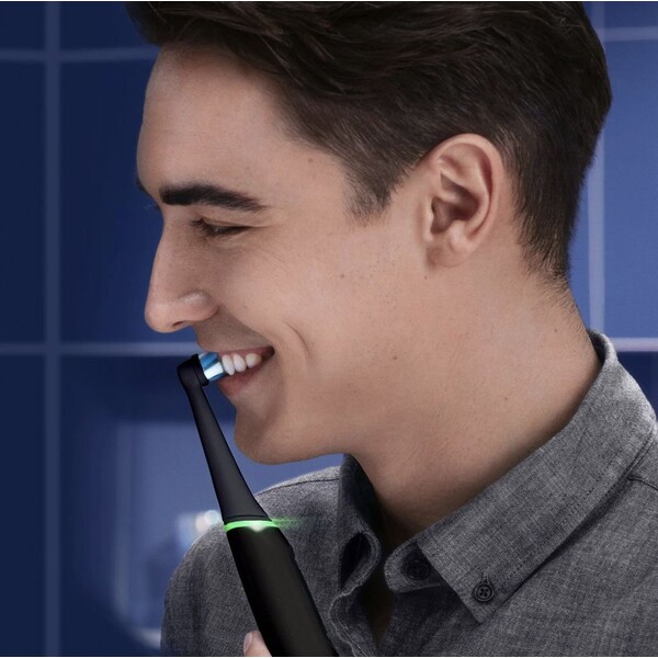 Oral-B-iO-Series-6-Black-Onyx-elektricky-zubni-kartacek