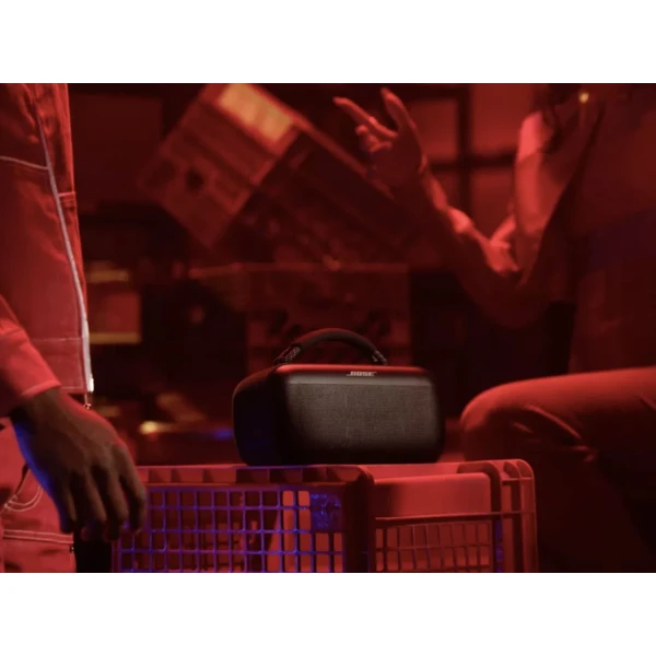 Bose-SoundLink-Max-reproduktor-cerny