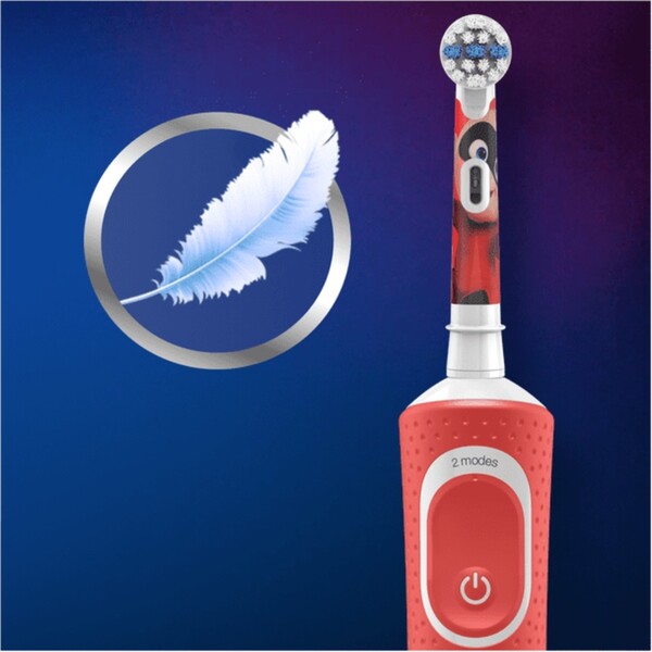 Oral-B-Vitality-D100-Kids-3-detsky-zubni-kartacek-Pixar-cestovni-pouzdro