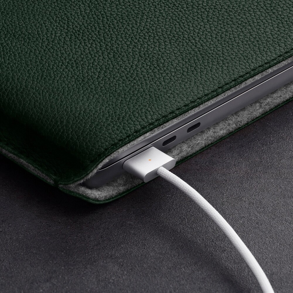 Woolnut-kozene-Sleeve-pouzdro-pro-15-MacBook-Air-tmave-zelene