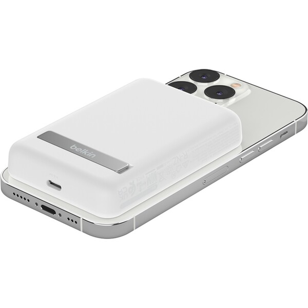 Belkin-BoostCharge-MagSafe-powerbanka-se-stojankem-5000mAh-bila