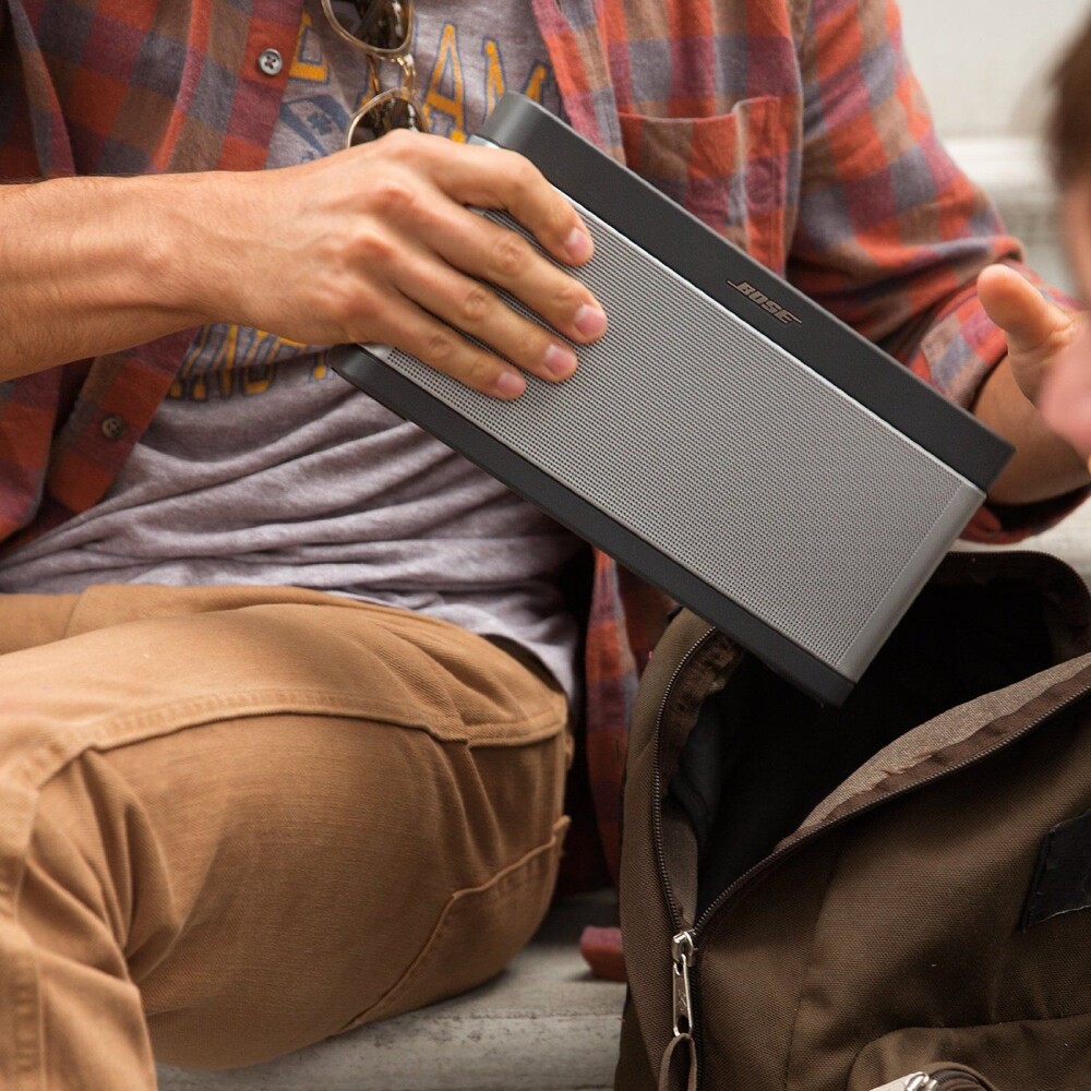 Bose-SoundLink-Mobile-III-Bluetooth-bezdratovy-reproduktor-stribrny