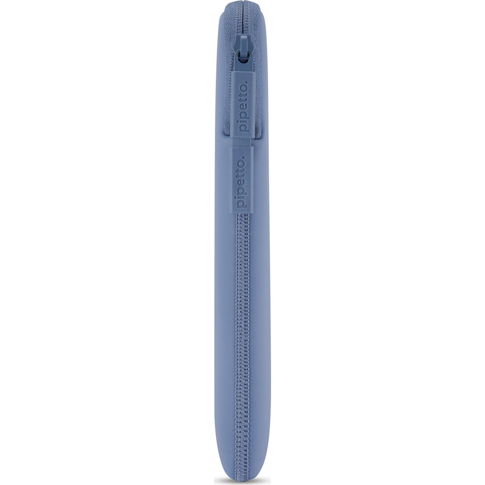 Pipetto-Classic-Fit-Sleeve-pouzdro-pro-MacBook-Neo-13-fialove
