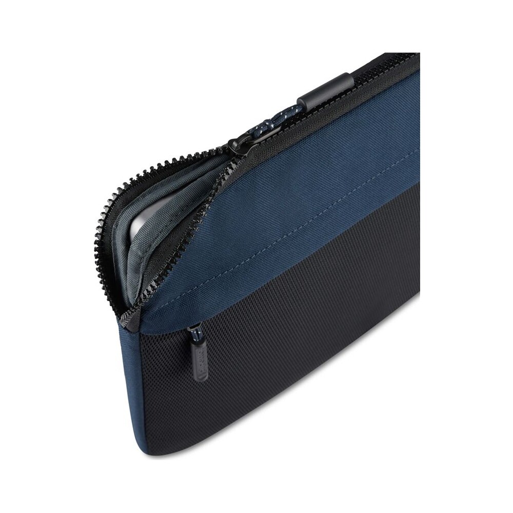Pipetto-Expand-Sleeve-pouzdro-MacBook-Pro-14-MacBook-Air-13-6-tmave-modre