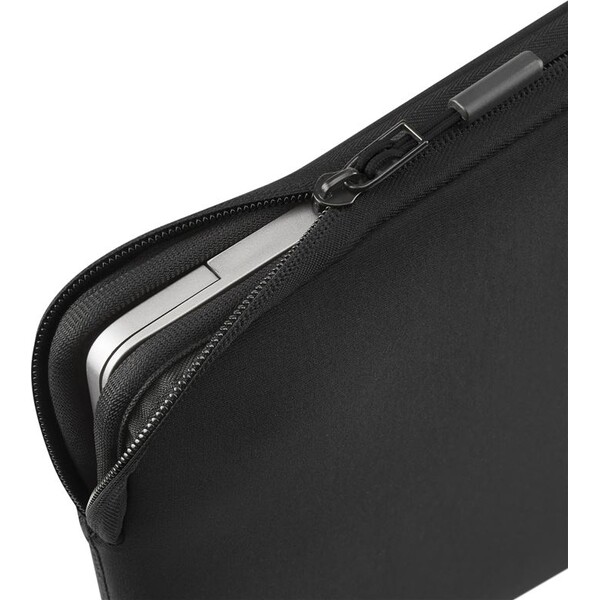 Pipetto-Classic-Fit-Sleeve-pouzdro-pro-Macbook-Air-15-cerne