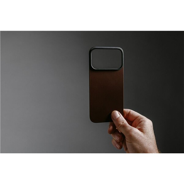 Nomad-Magnetic-Leather-Back-Horween-Magsafe-kozeny-kryt-iPhone-17-Pro-Black
