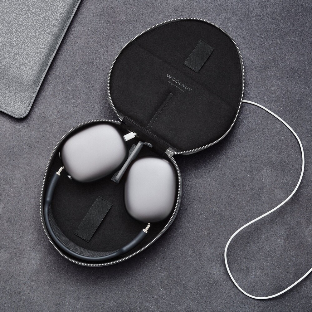 Woolnut-Leather-kozene-pouzdro-pro-AirPods-Max-sede