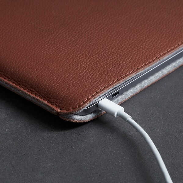 Woolnut-Leather-Sleeve-kozene-pouzdro-MacBook-Pro-13-MacBook-Air-13-hnede