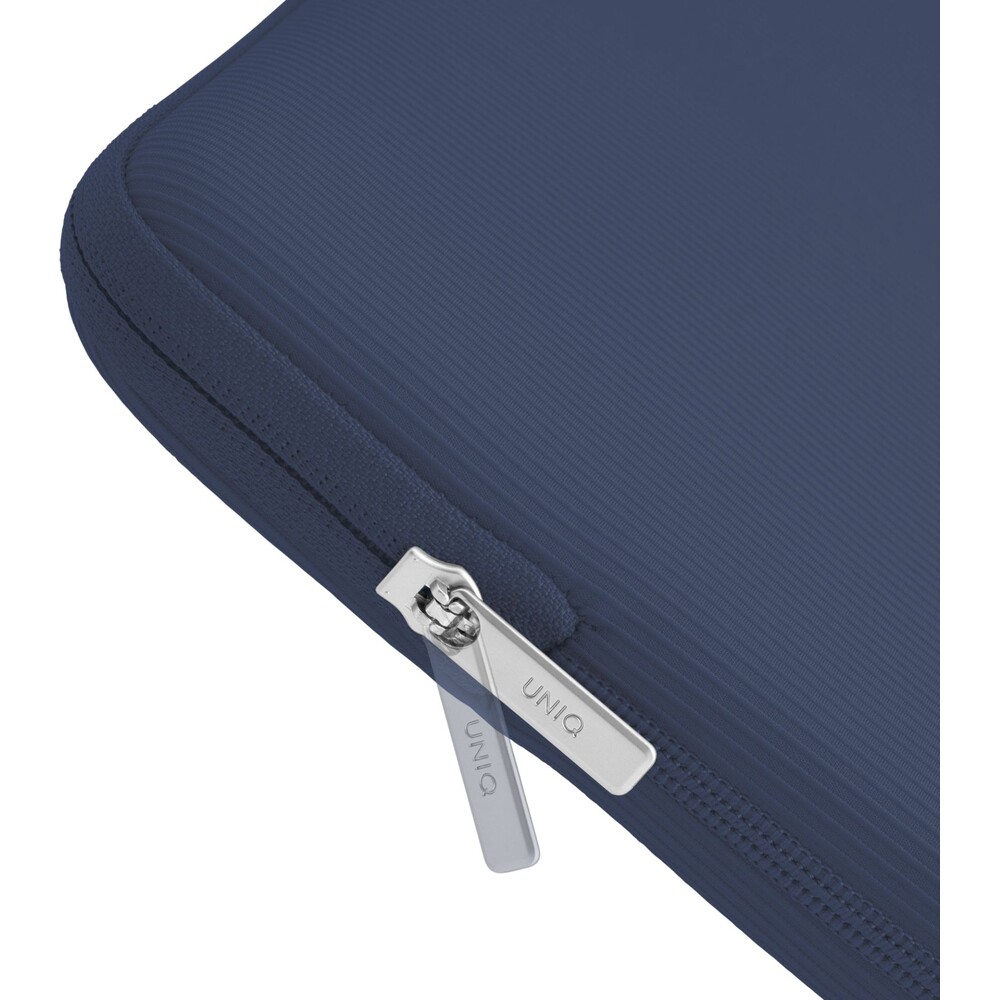 UNIQ-Cyprus-Ridge-Edition-neoprenove-pouzdro-pro-MacBook-Neo-13-Air-13-tmave-modre