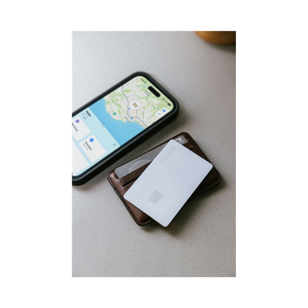 Nomad-Tracking-Card-Pro-lokator-s-Apple-Find-My-a-MagSafe-bily