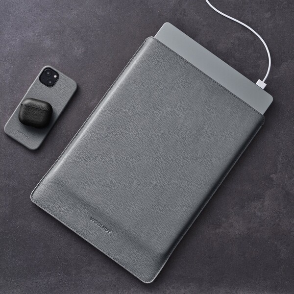 Woolnut-kozene-Sleeve-pouzdro-pro-16-MacBook-Pro-sede