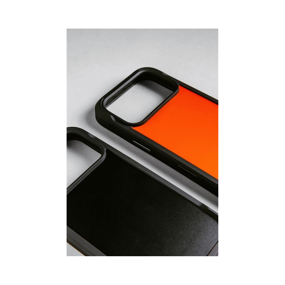 Nomad-Rugged-Case-MagSafe-kryt-iPhone-17-Pro-Black
