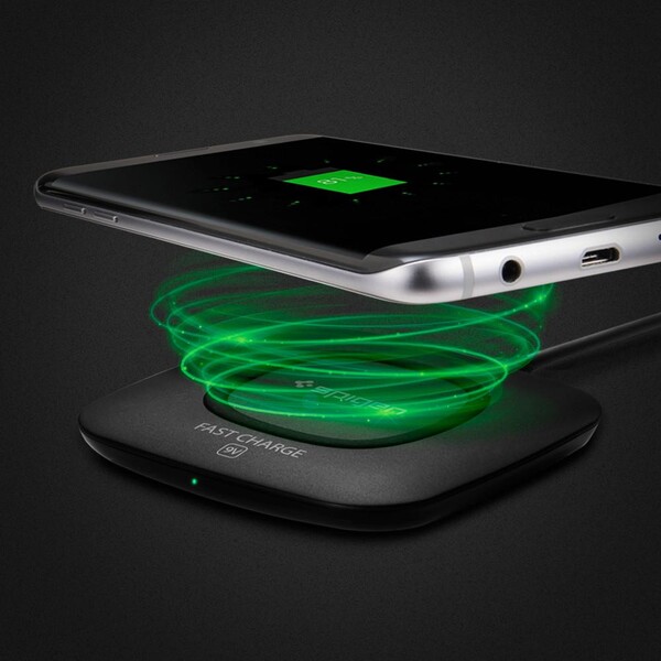 Spigen-Essential-F301W-bezdratova-nabijecka-cerna