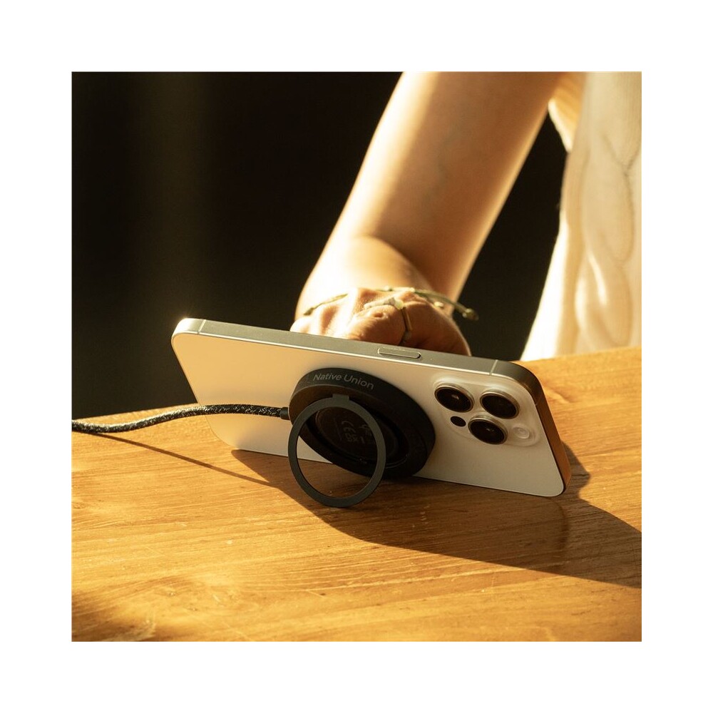 Native-Union-Snapstand-Qi2-MagSafe-bezdratova-nabijecka-seda