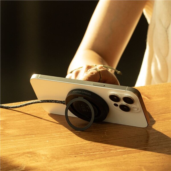 Native-Union-Snapstand-Qi2-MagSafe-bezdratova-nabijecka-seda