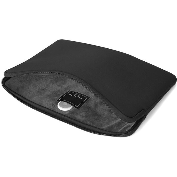 Pipetto-Classic-Fit-Sleeve-pouzdro-pro-Macbook-Air-15-cerne