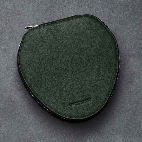 Woolnut-Leather-kozene-pouzdro-pro-AirPods-Max-zelene